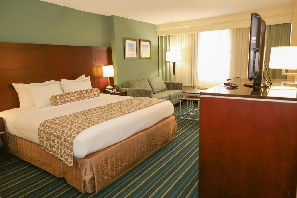 Crowne Plaza Virginia Beach Town Center, an IHG Hotel